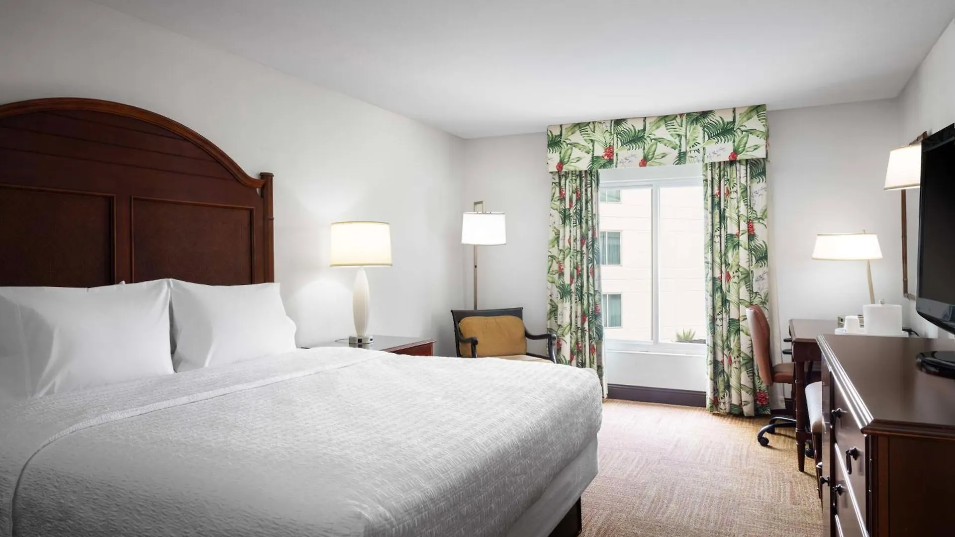 Hampton Inn & Suites San Juan Carolina 3*,