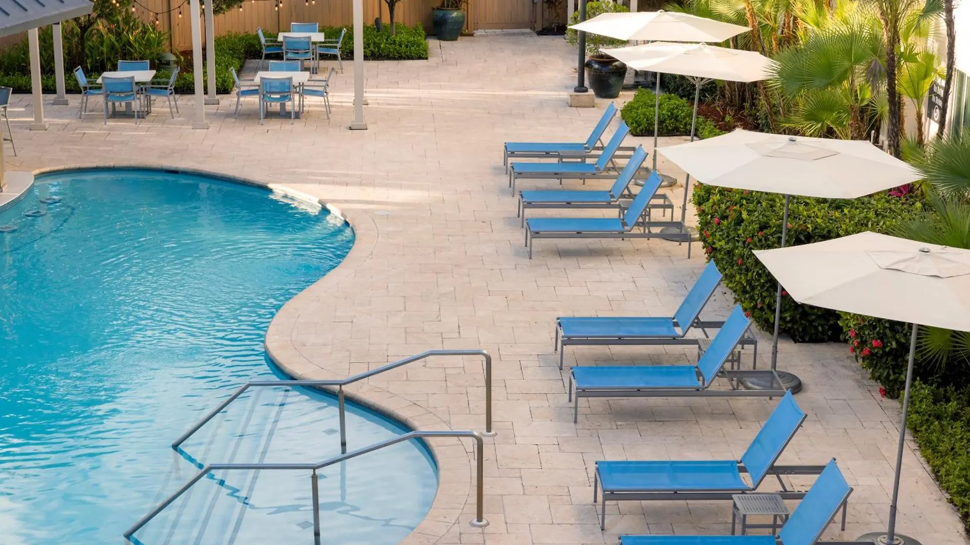 Hampton Inn & Suites San Juan Carolina Hotel